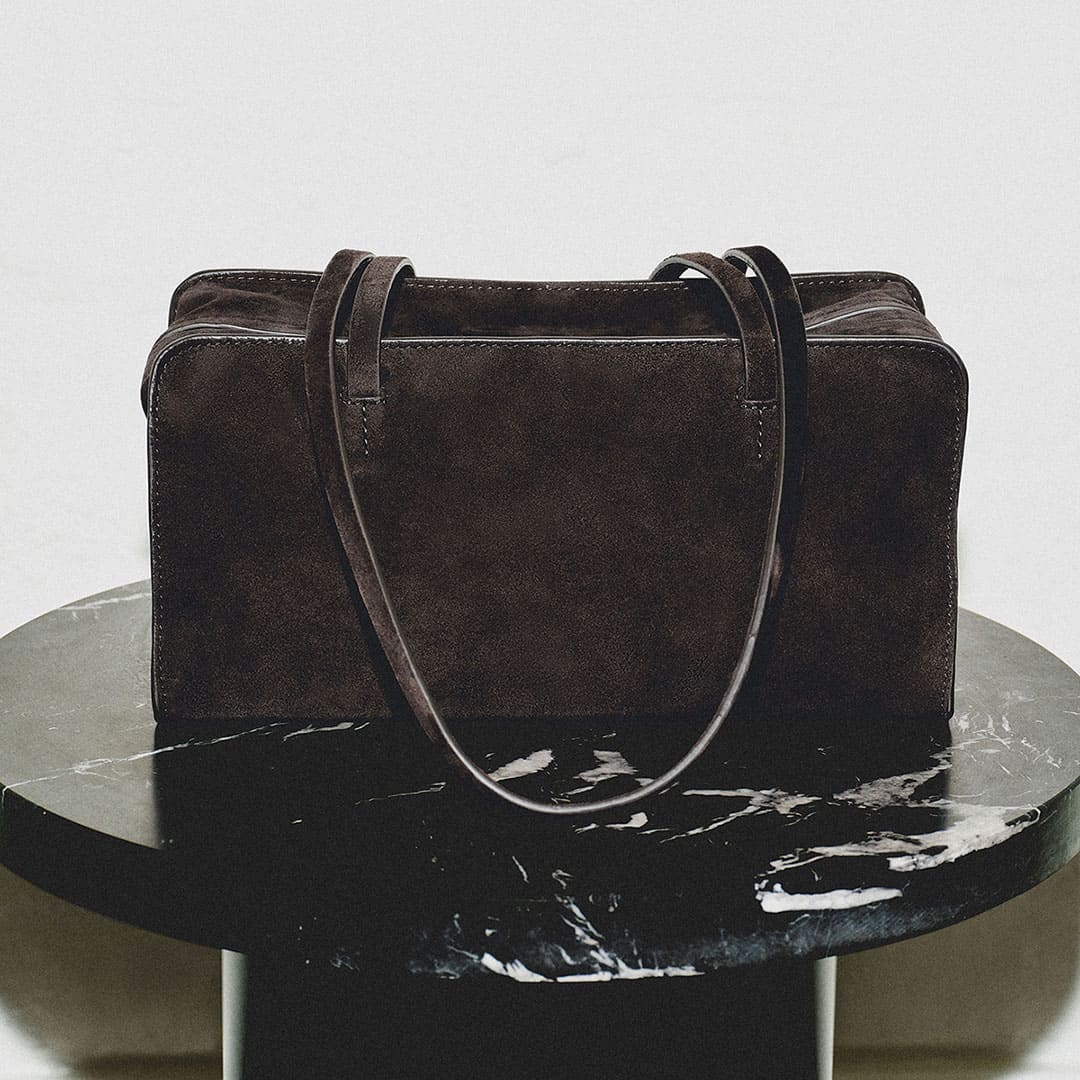 desk1080x1080_CapsuleWardrobe_BATCH03_12