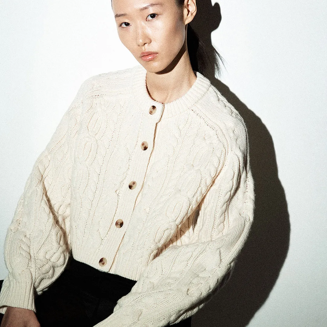 W2-desk1080x1080-APAC-Capsule-WW-03