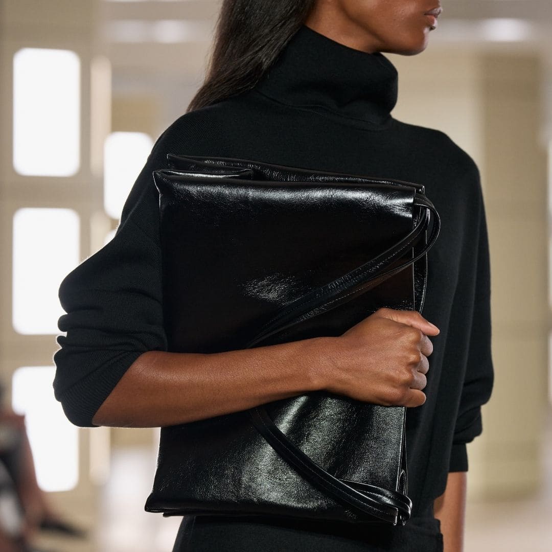 W2-deskAW26Runway
